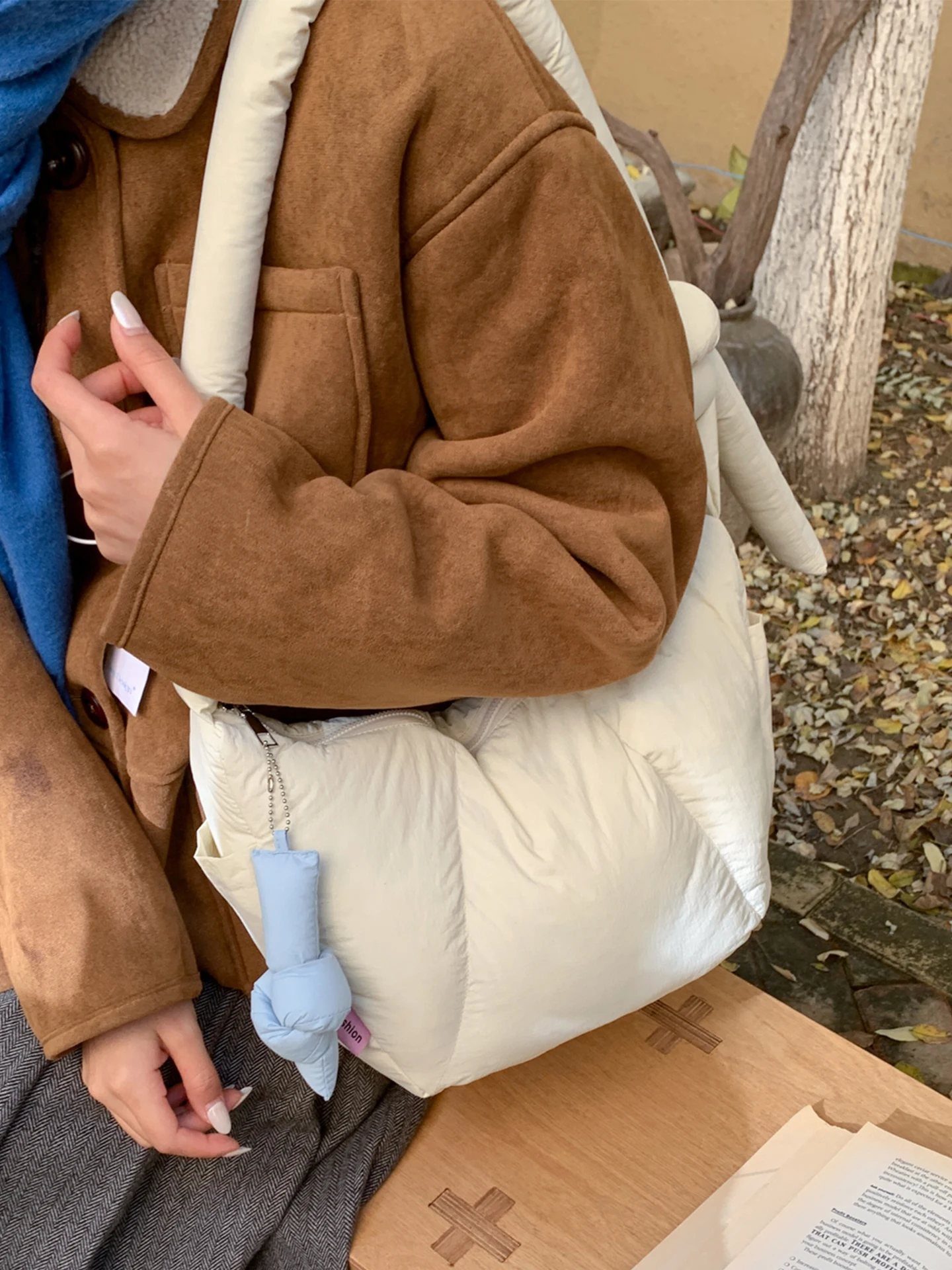 

Large Capaci Women's Crossbody Bag Casual Faion Cotton Coat Bag for Commuting And Class Dumpling ape oulder Bag