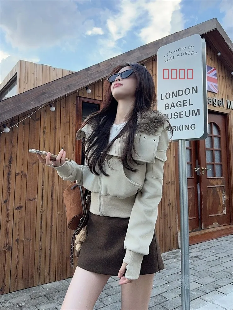 

Американская модная женская куртка-косуха с капюшоном и отделкой из овечьего меха, осенне-зимняя, приталенная, на молнии