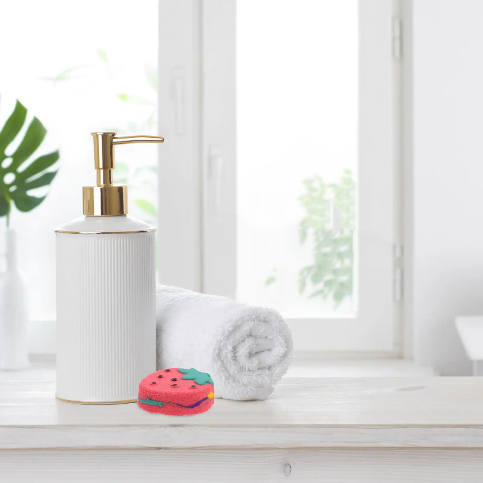 

Ароматная пена для ванн с клубникой и эфирными маслами для расслабления и питания кожи на День святого Валентина