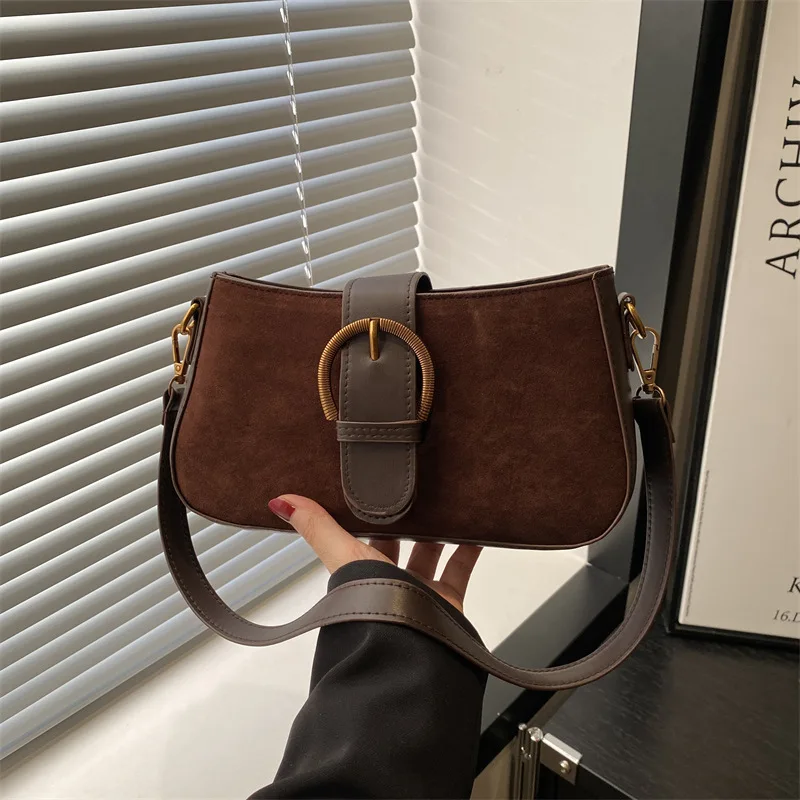 Bolsa de ombro de camurça falsa nas axilas, bolsa transversal elegante com fecho de zíper para mulheres, bolsa quadrada pequena, roupa diária adequada