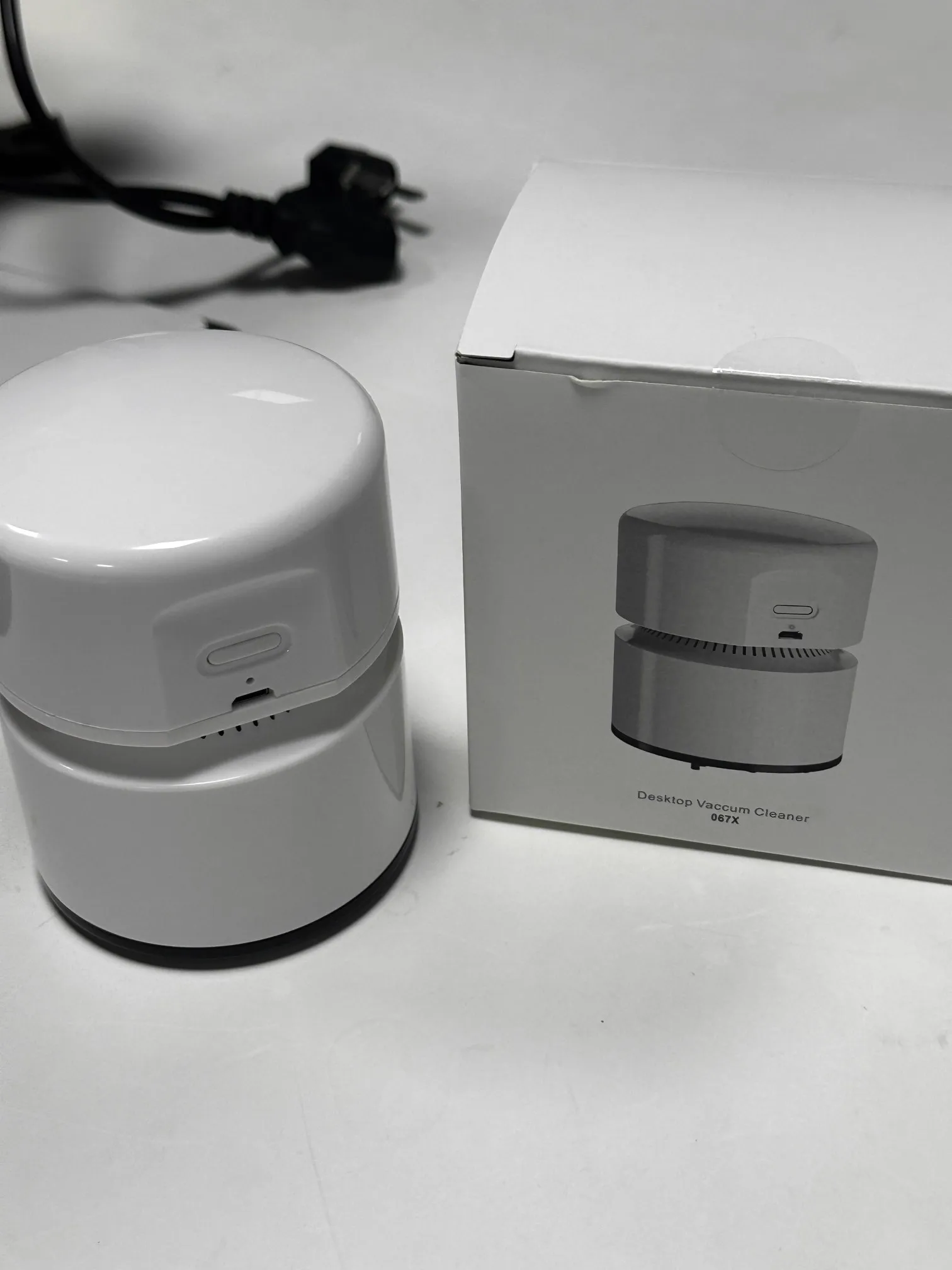 新しい小型 USB オフィスおよび家庭用ポータブル ミニ ワイヤレス ハンドヘルド クリーナー デスクトップ掃除機