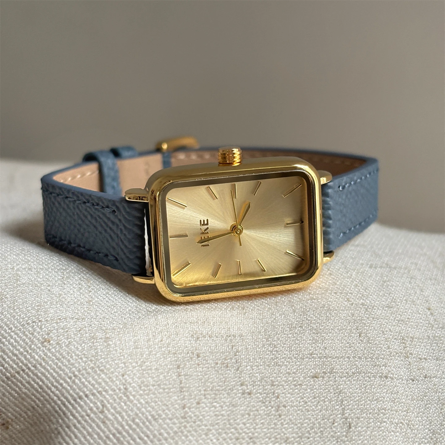 New Classic High-End Square Design Women's Watch, Retro Style, Simple, Exquisite and Stylish, Perfect Gift for Women.