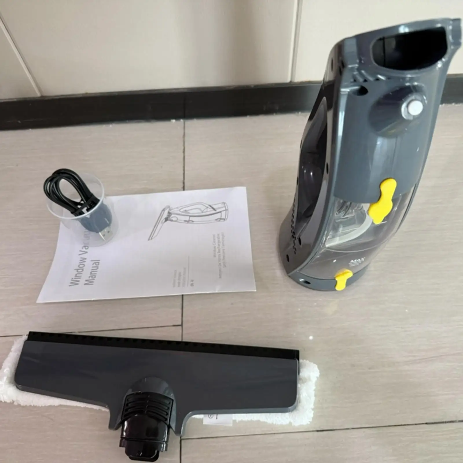 

Handheld Electric Window Cleaner Portable Powerful Window Vacuum Squeegee Multipurpose Glass Cleaner for Car Glass Bathtub Doors