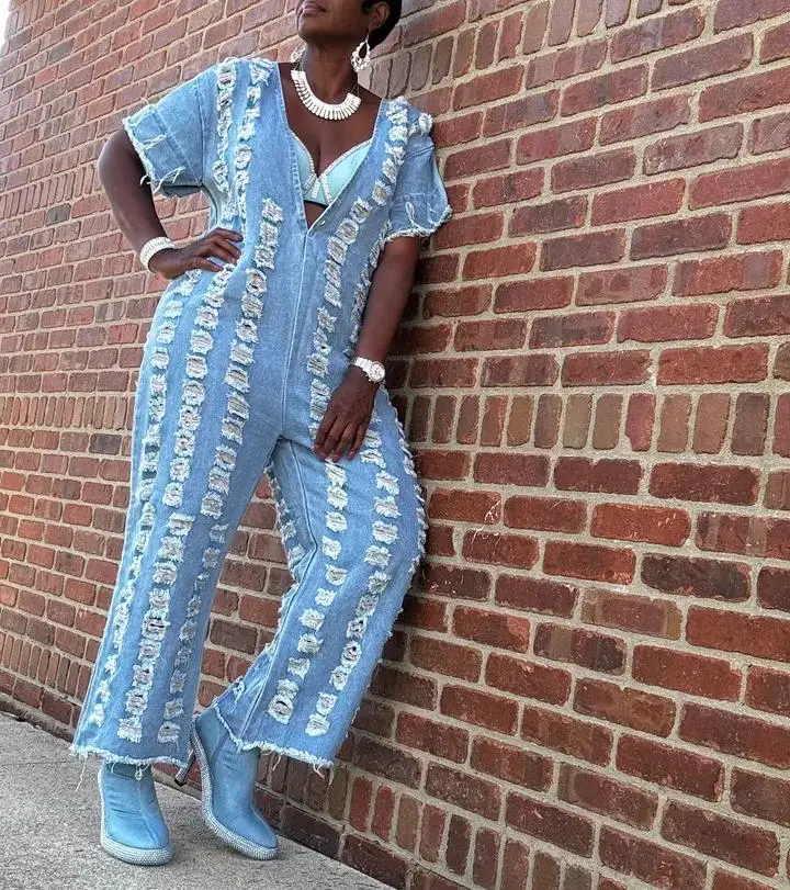 

Женский сексуальный джинсовый комбинезон с потертостями — рваный комбинезон с широкими штанинами большого размера и v-образным вырезом с поясом, легкие джинсы для повседневного использования на полу-