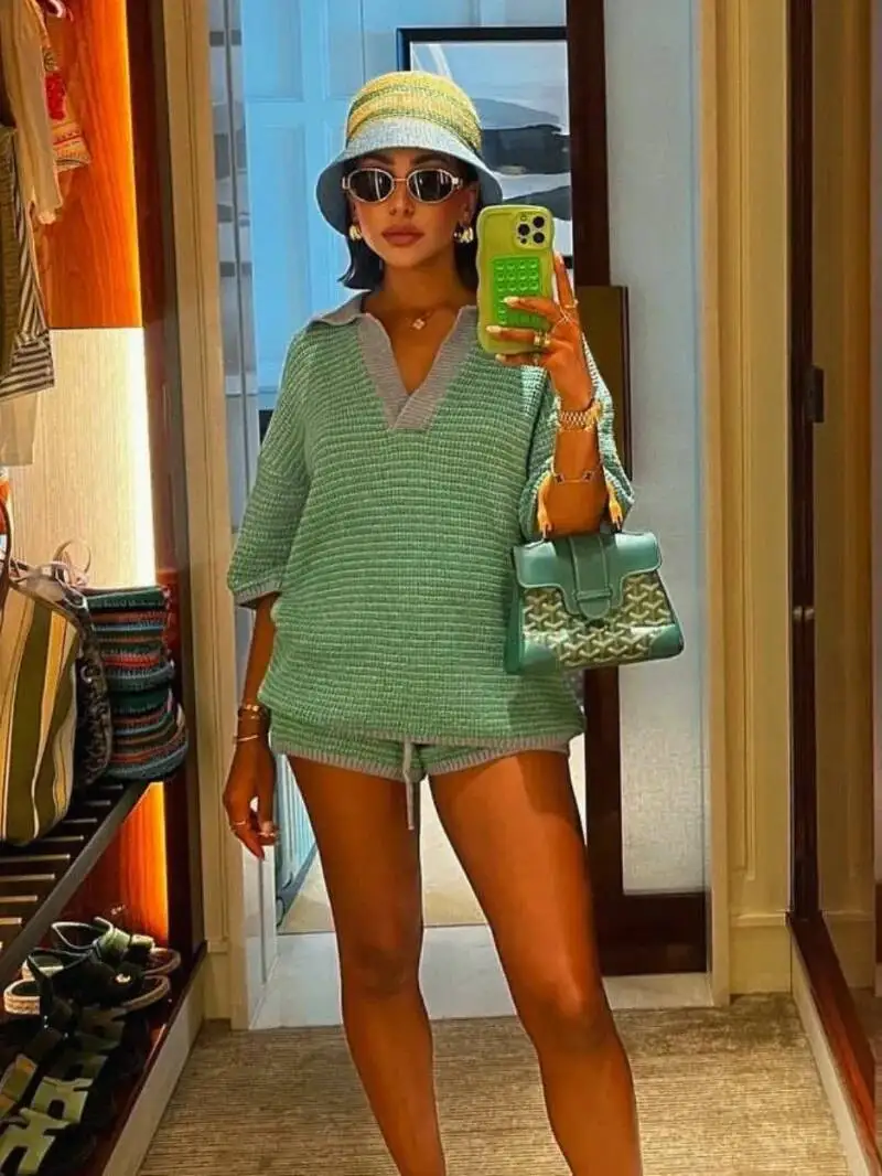 

Праздничные шорты в стиле ретро, летние новые женские вязаные топы с v-образным вырезом, повседневные шорты на шнуровке, корейская мода, комплекты из 2 предметов, женские LLX6