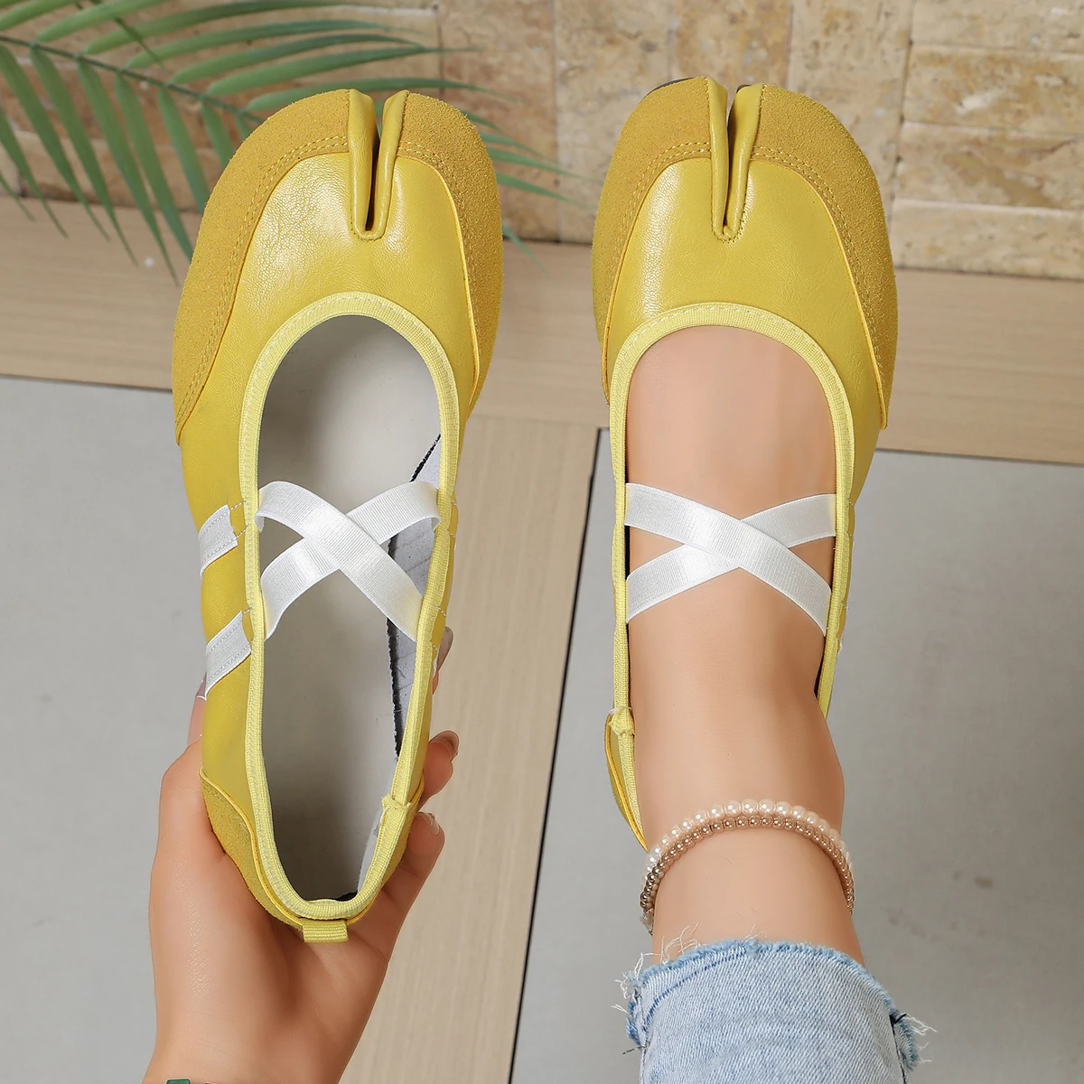 Flache Schuhe mit Kreuzriemen für Damen, lässiges Modedesign, Mary Jane Schuh, Slip-on, geteilte Zehenpartie, Ballett-Trainer, Sommer 2026, elegant, neu – Detail 25