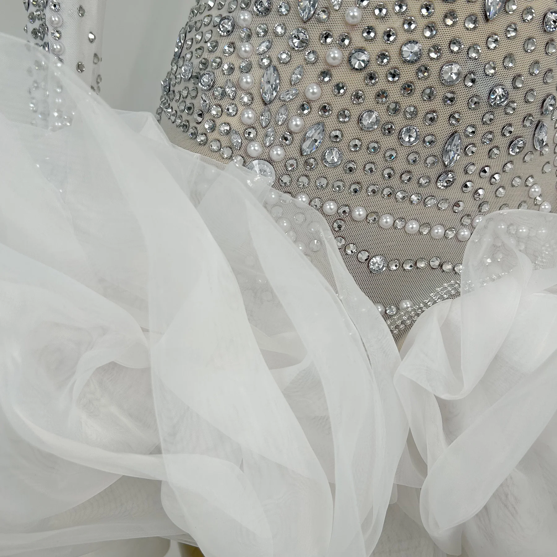 Abito sexy con strass di perle con scollo a V profondo Abito da donna bianco per compleanno, matrimonio, cocktail, mini abito da ballo, club, ballo, festa, ballo, abito a bolle