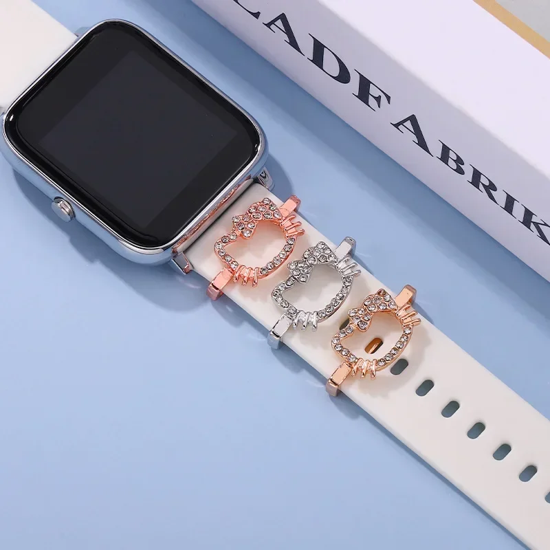 สายสายนาฬิกาโลหะ Hello Kitty สำหรับ Apple iWatch ตกแต่งแหวนสายซิลิโคนลายการ์ตูนสำหรับนาฬิกา Apple สายรัดกำไลข้อมือนุ่มมีเสน่ห์