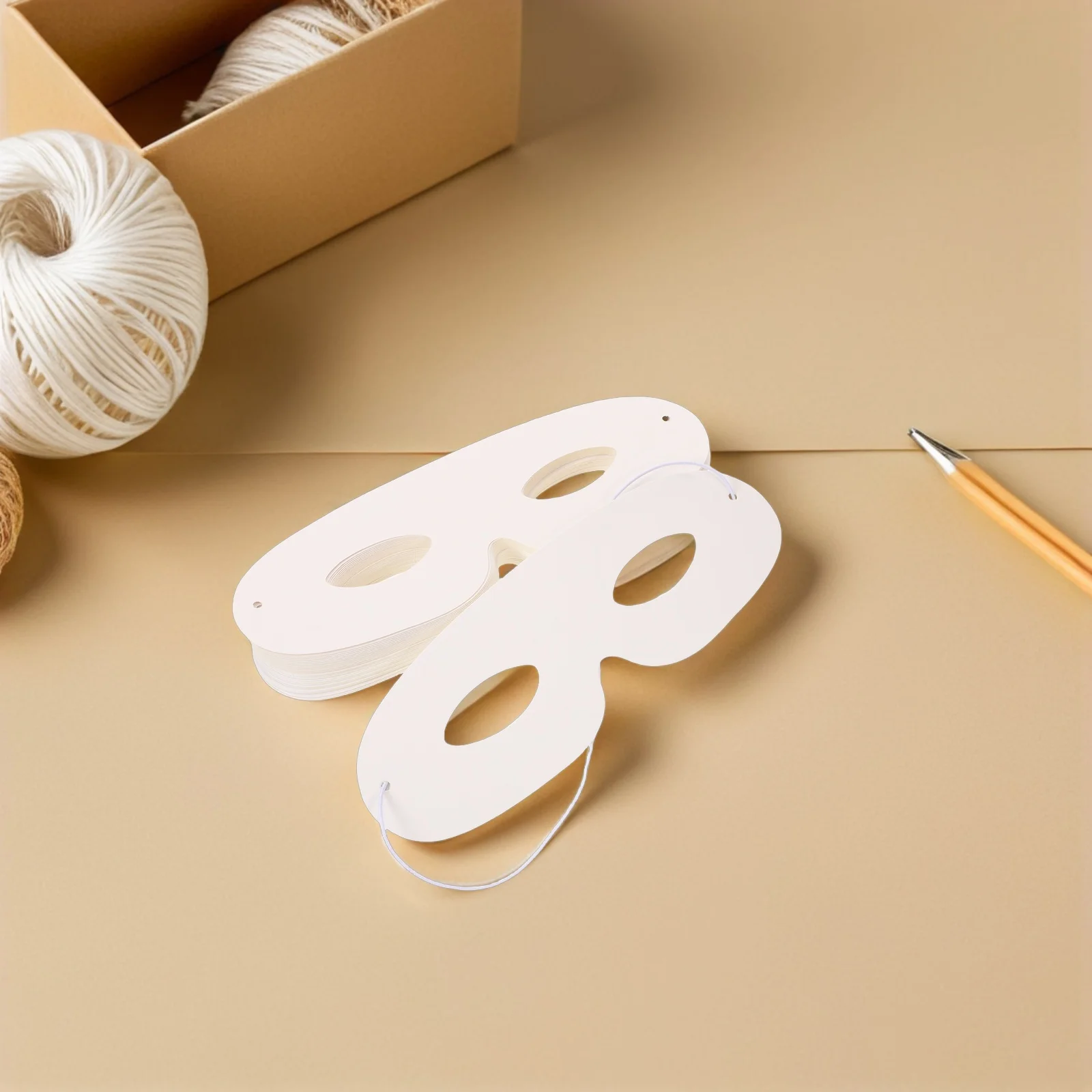 40 قطعة من قناع الأطفال القابل للطلاء DIY أقنعة ورقية بيضاء بحزام مطاطي لحفلات أعياد الميلاد والكرنفال لوازم فنية للحرف اليدوية