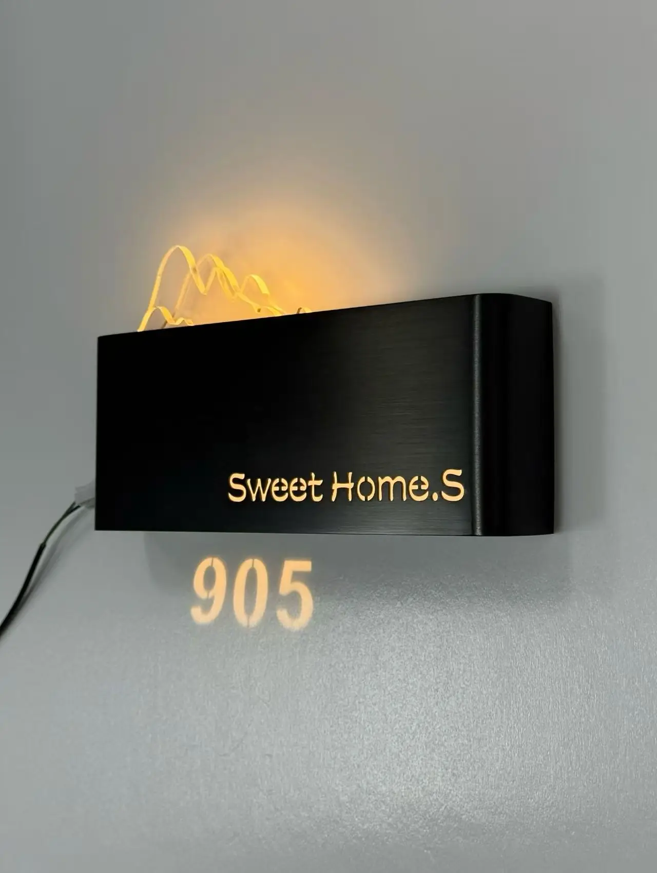 

Customized Modern LED Panel Stainless Steel Apartment Office Hotel Door Sign Plate Acrylic Illuminated Room Number Side View