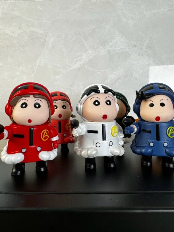 ฟิกเกอร์การ์ตูนชินจัง ชุดนักบินอวกาศ 6 ตัว/ชุด ของเล่นตกแต่งรถยนต์ ของสะสมสำหรับเด็กและแฟนคลับ