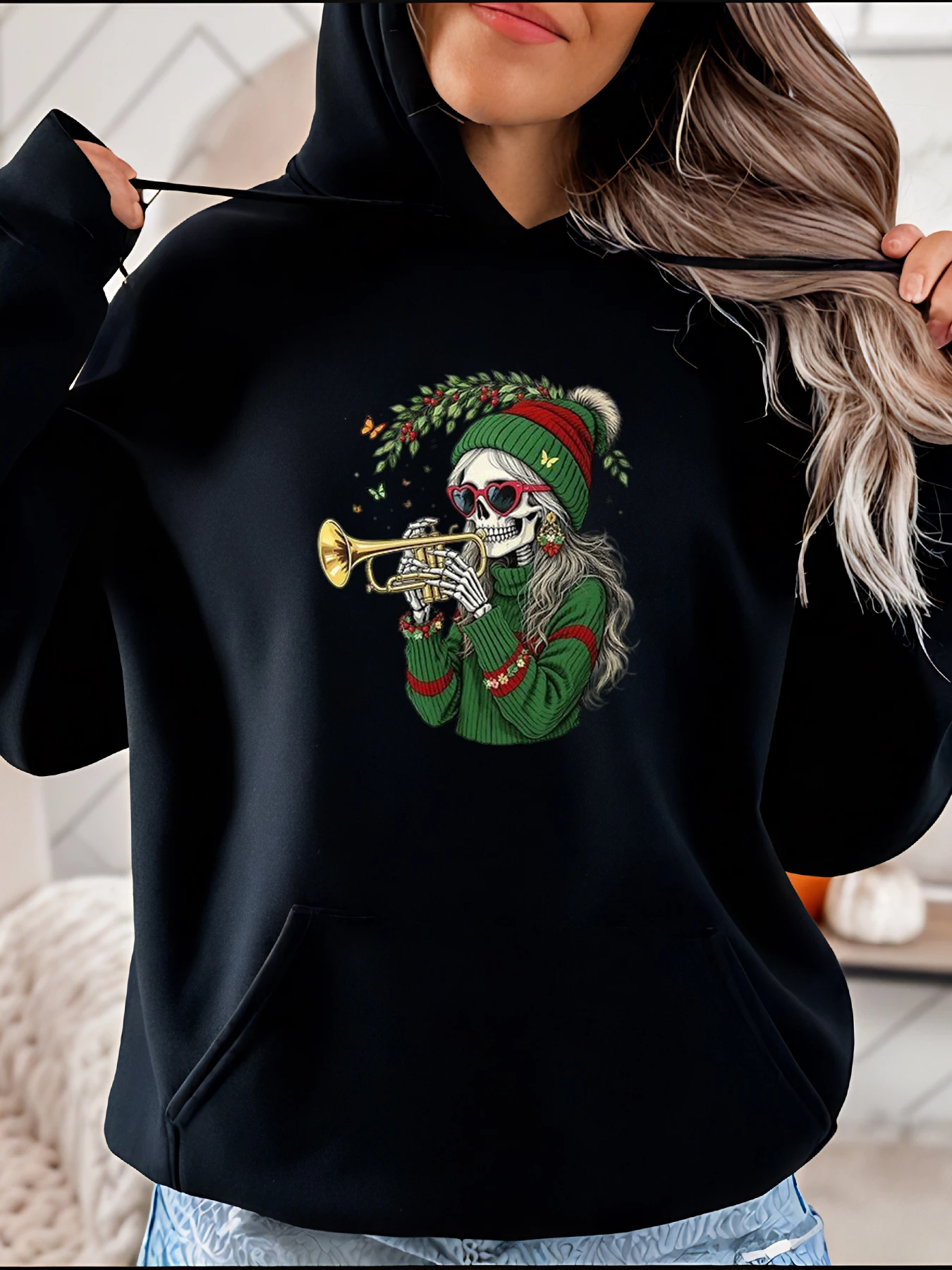 Esqueleto jugando trompeta sudadera con capucha vacaciones de Navidad diseño festivo ropa casual para mujer