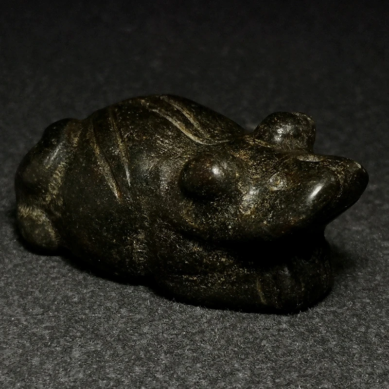 YIZHU CULTUER ART Size 2.3 Inch Chinese Hongshan Culture Black Magnet Jade carving Frog Statue Pendant Ornament