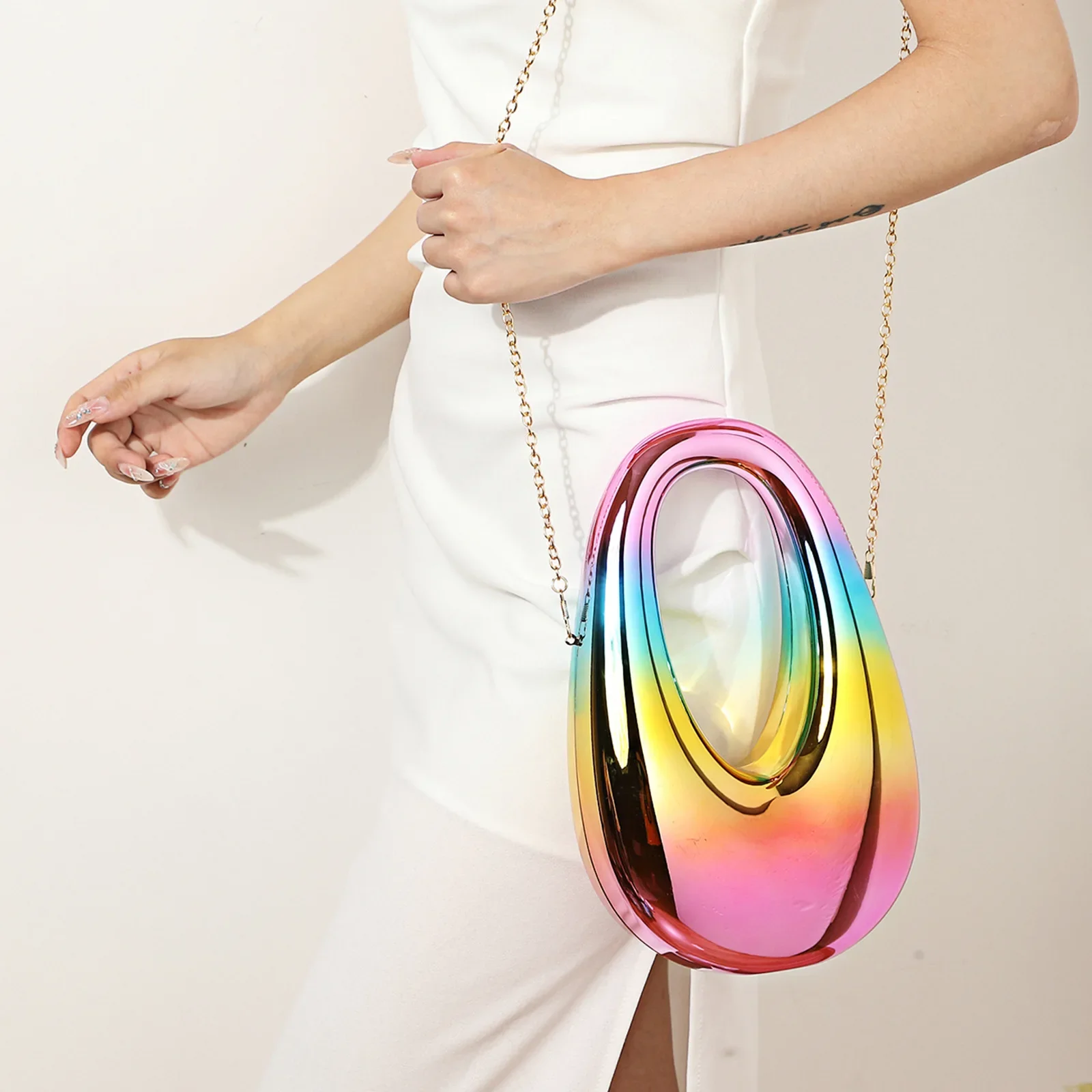 Nieuwe collectie 2024 acryl avondclutch met metallic afwerking en grote capaciteit