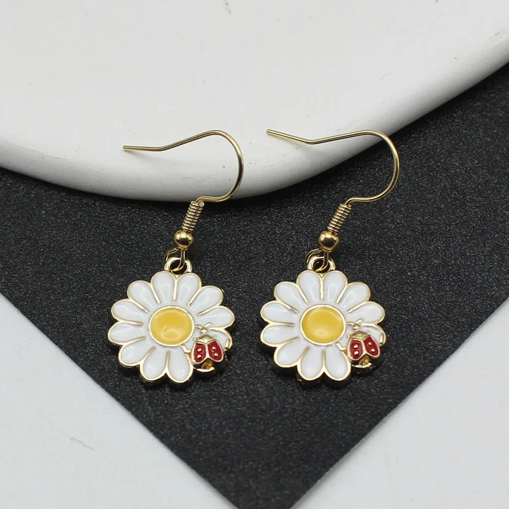 Sunflower Daisy Ladybug Dangle Earring for Women Sweet White Color Enamel Chrysanthemum Ear Jewelry Wholesale Kids New Year Gift