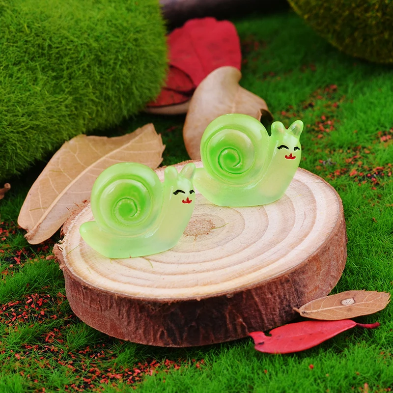 10Pcs Glowing Mini Snails Moss Micro Landscape Decoration Glow In The Dark Snails Figurines Resin Snail Fairy Garden Accessories