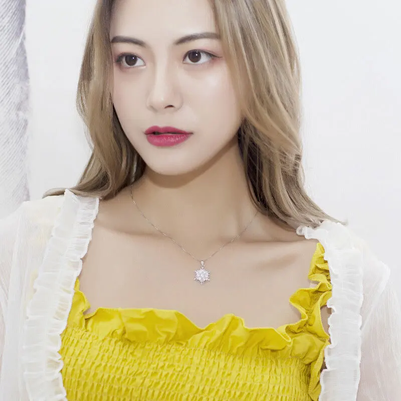 Collar con colgante de flor de nieve guisado de Sydney con azúcar de roca, cadena de cuello de diamante con temperamento a la moda, diseño de nicho ligero de lujo Clav