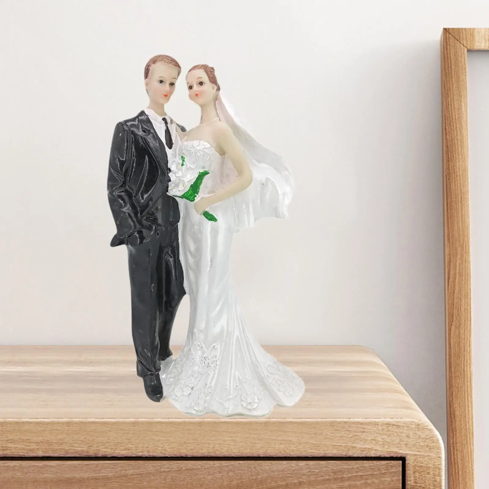 Romantic Couple Figurine Groom Bride Figure Engagement Party Desk Lover Statue for Cake Topper Bedroom Newlywed Bookshelf Office