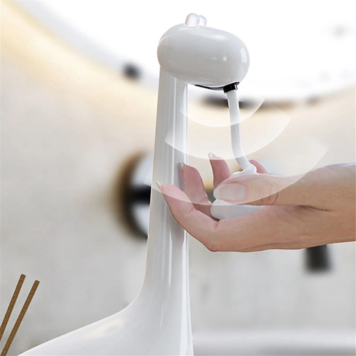 HOT Smart Sensing Soaps Dispenser Giraffes Liquid Soaps Container Large Capacity Intelligent Induction Foam Soaper 300ml
