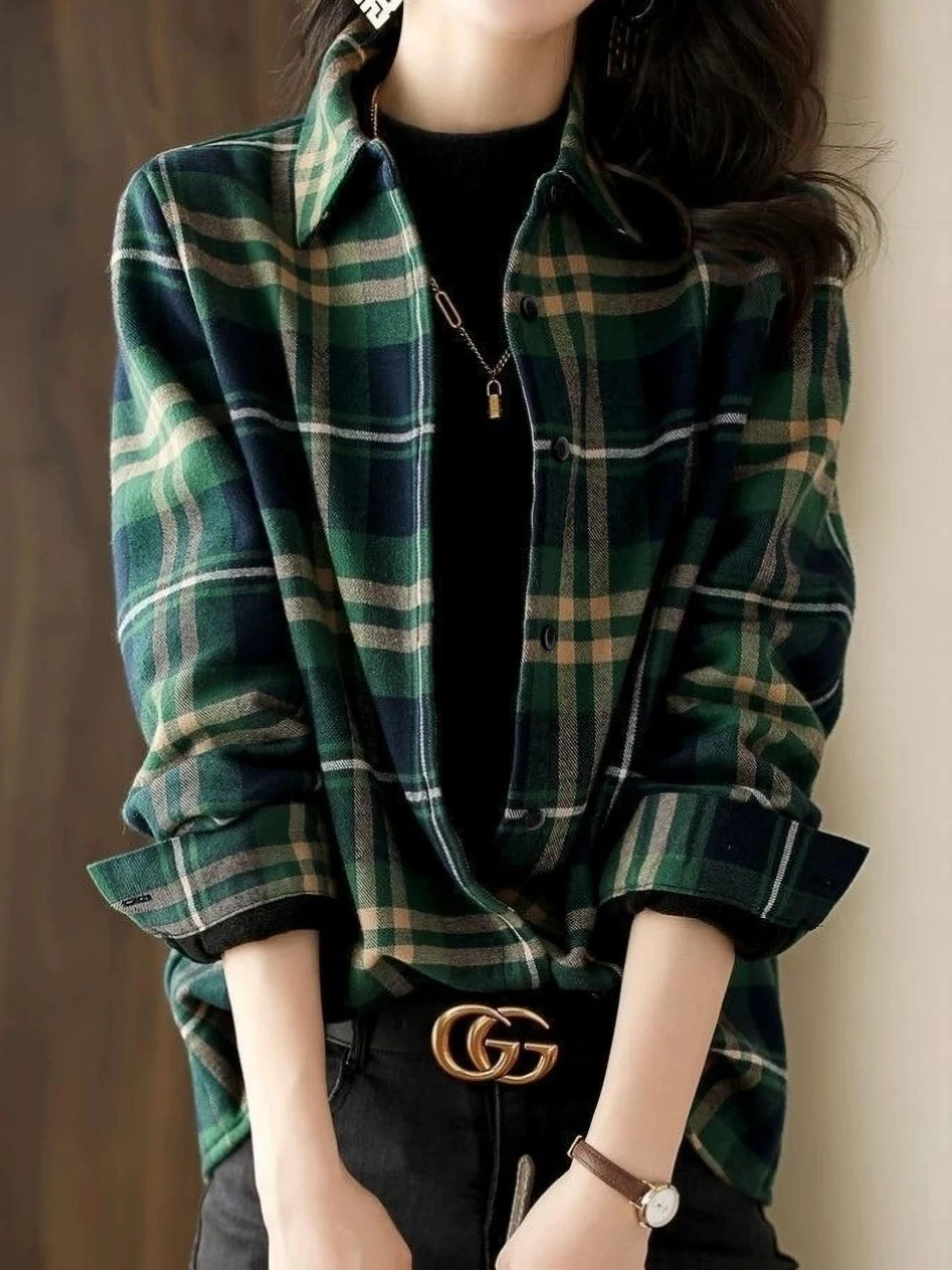 

A trendy green checkered pure cotton shirt for women with long sleeves, new Spring/Autumn 2025 loose shirt and color-blocked top