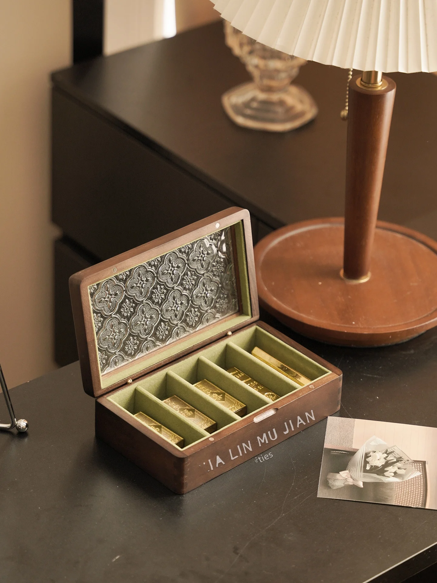 

Деревянная коробка для хранения золотых слитков с бархатной обивкой, портативная, для использования на улице, для золота 0-20 г, специальная деревянная коробка-органайзер для ювелирных изделий