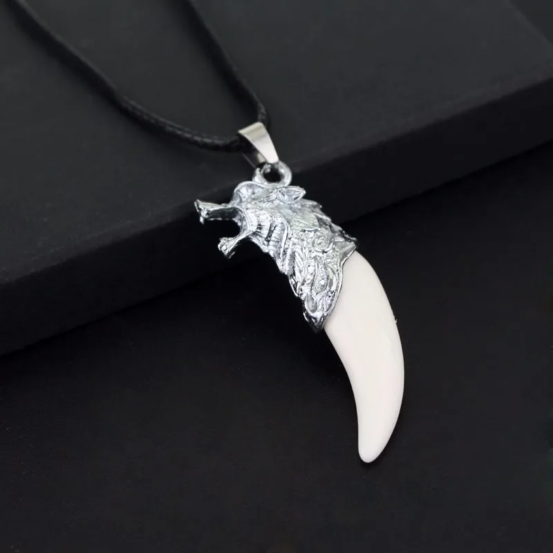 Fashion Fang Tooth Amulet Jewelry Spike Wolf Tooth Men Necklace Resin wolf tooth alloy wolf head Pendant Necklace Party Gifts