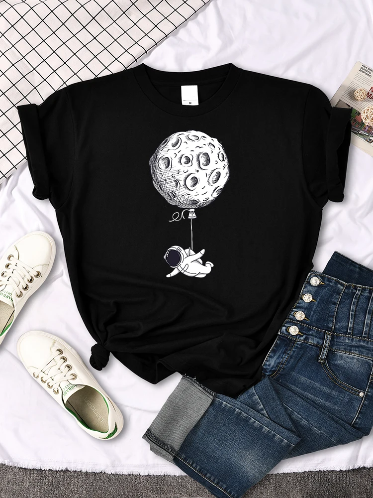 Cosmonaut Space Moon women's T-shirts Fashionable Womenswear T Shirts Harajuku Clothes Summer Spring Retro women's Tshirt