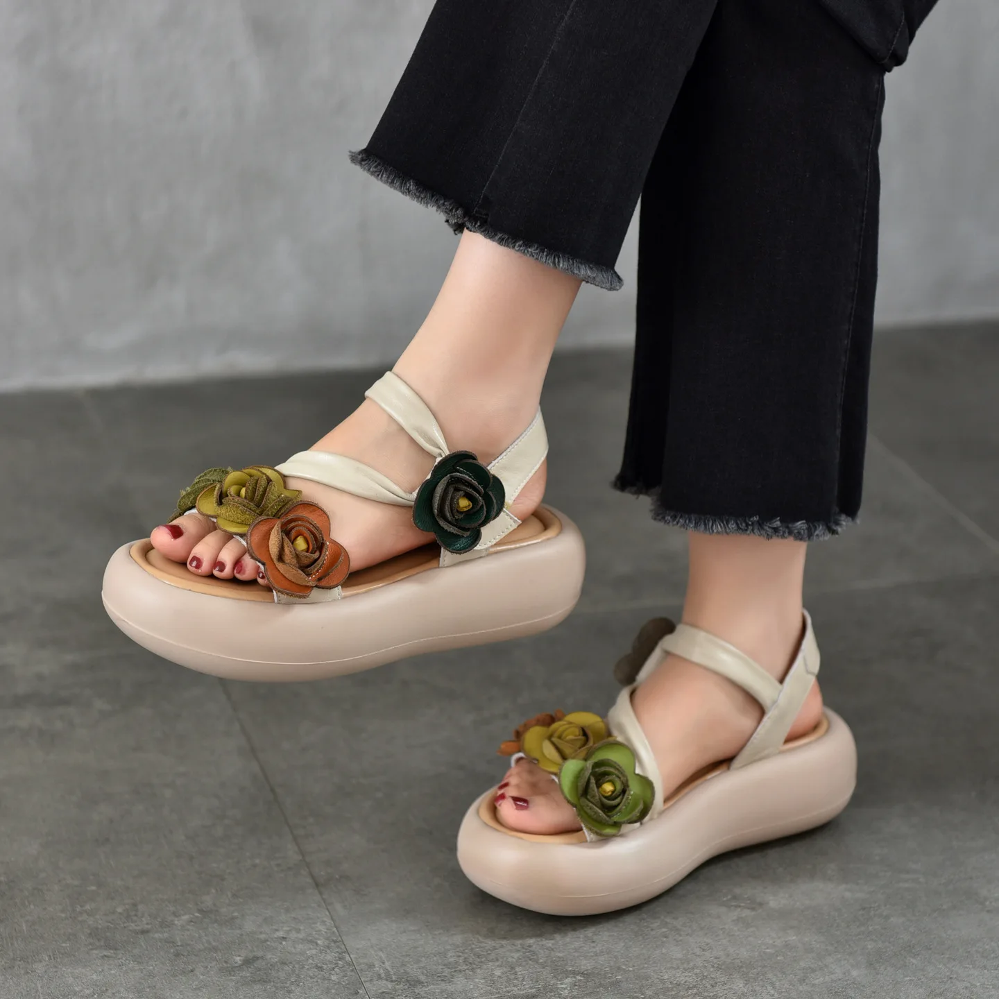

Retro Women's Genuine Leather Sandals Thick-soled Flower Sandals for Women 2025 Summer Top Layer Cowhide Outdoor Beach Shoes New