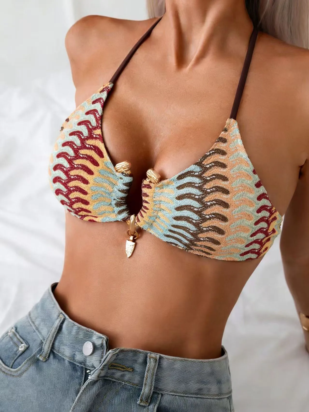 

Ретро-бикини с волнообразным узором, топ-халтер, бюстгальтер пуш-ап с металлической пряжкой и подвеской-щитом, сексуальный уличный купальник