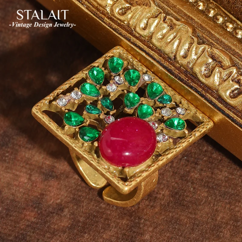 

Vintage Rose Red Agate Square Rings Gold Color Green Rhinestone Cocktail Designer Jewelry Luxury Accessories Woman Chinese Style