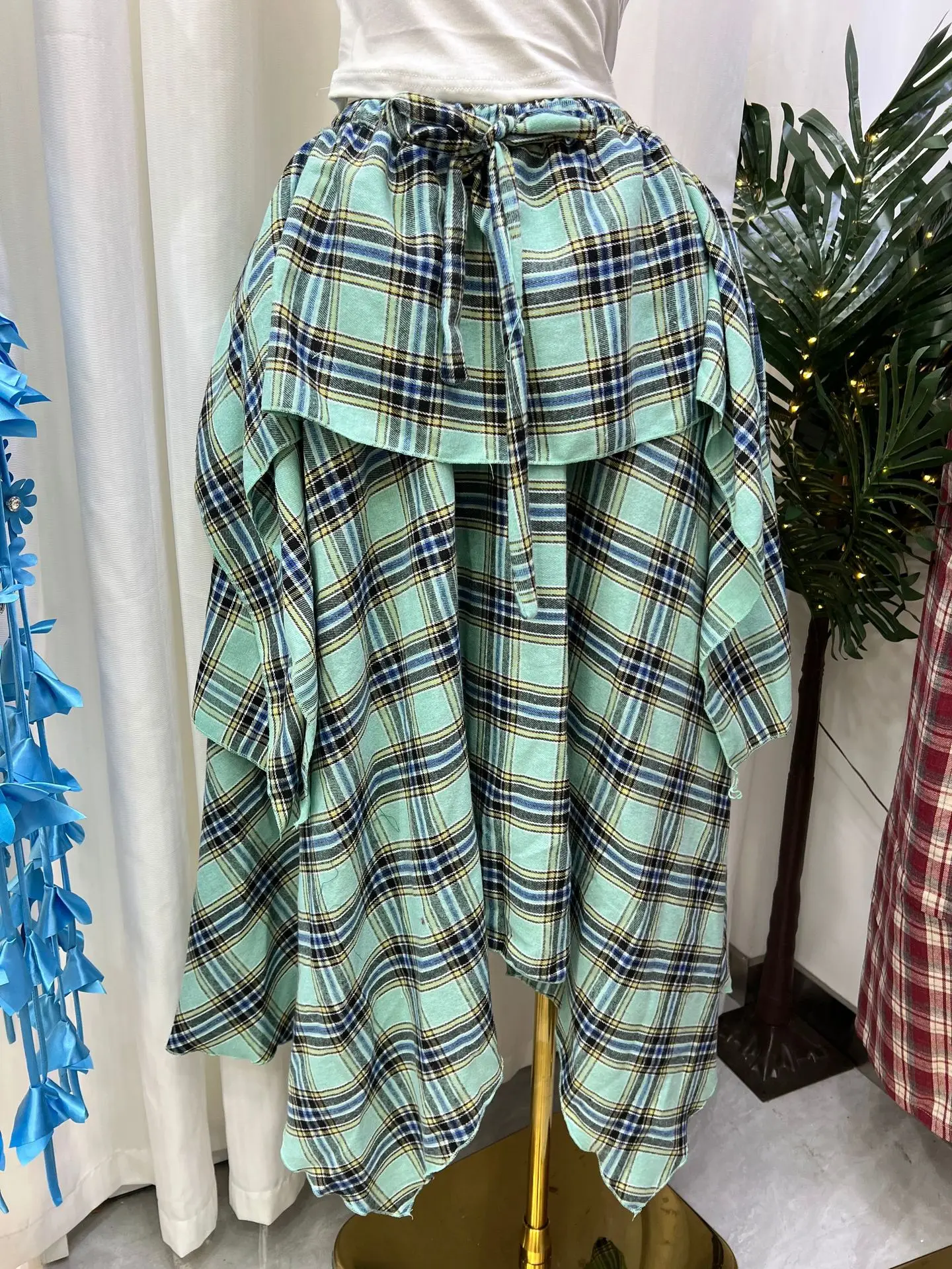 Trendige Sommerröcke für Damen: Streetwear High-Waist-Schleifenrock mit Karomuster und unregelmäßigem Taschentuch-Flare-Saum – Neu 2026 – Detail 15