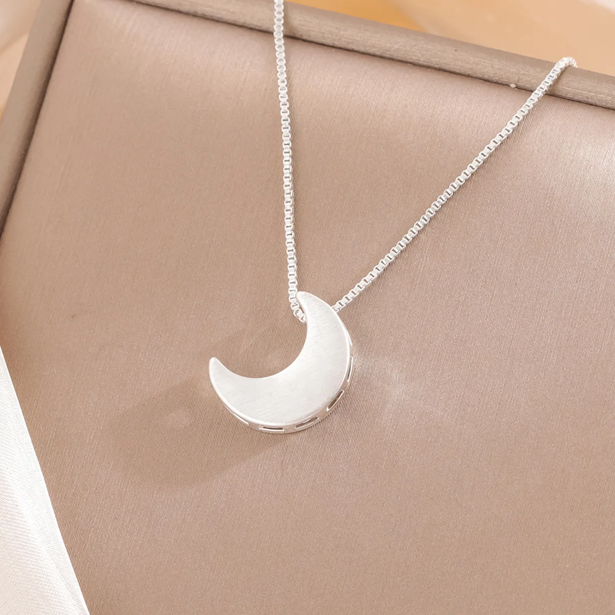 New Simple Fashion Jewelry Beautiful 925 Sterling Silver Brushed Crescent Moon Exquisite Gift Women Pendant Necklaces  XL047