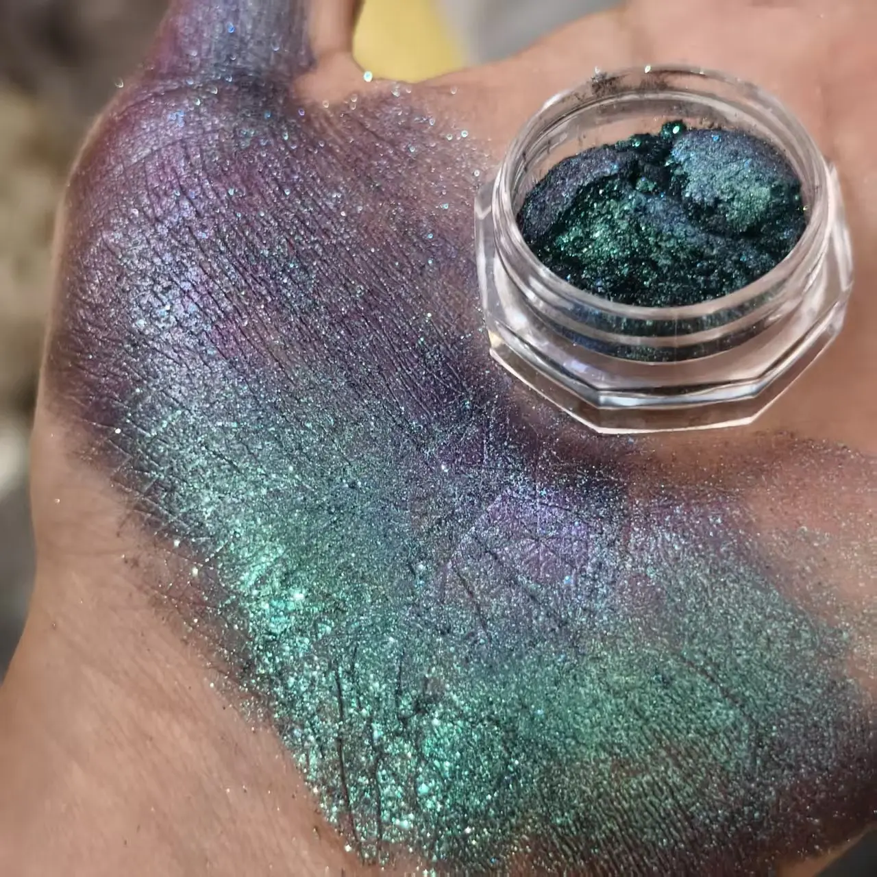 Aufhellender Glitzer, hochglänzender Körperglitzer, Augenglitter, geeignet für Frauen, Feiertagszubehör