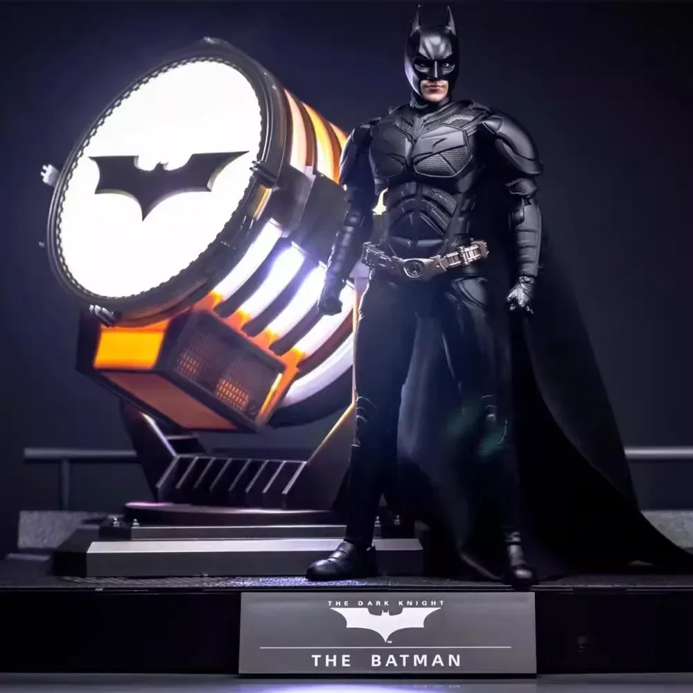 Echte Batman Dark Knight Figur Standard Edition Deluxe Edition mit Suchscheinwerfer 1/12 Montagemodell Sammeln Sie Weihnachtsgeschenke