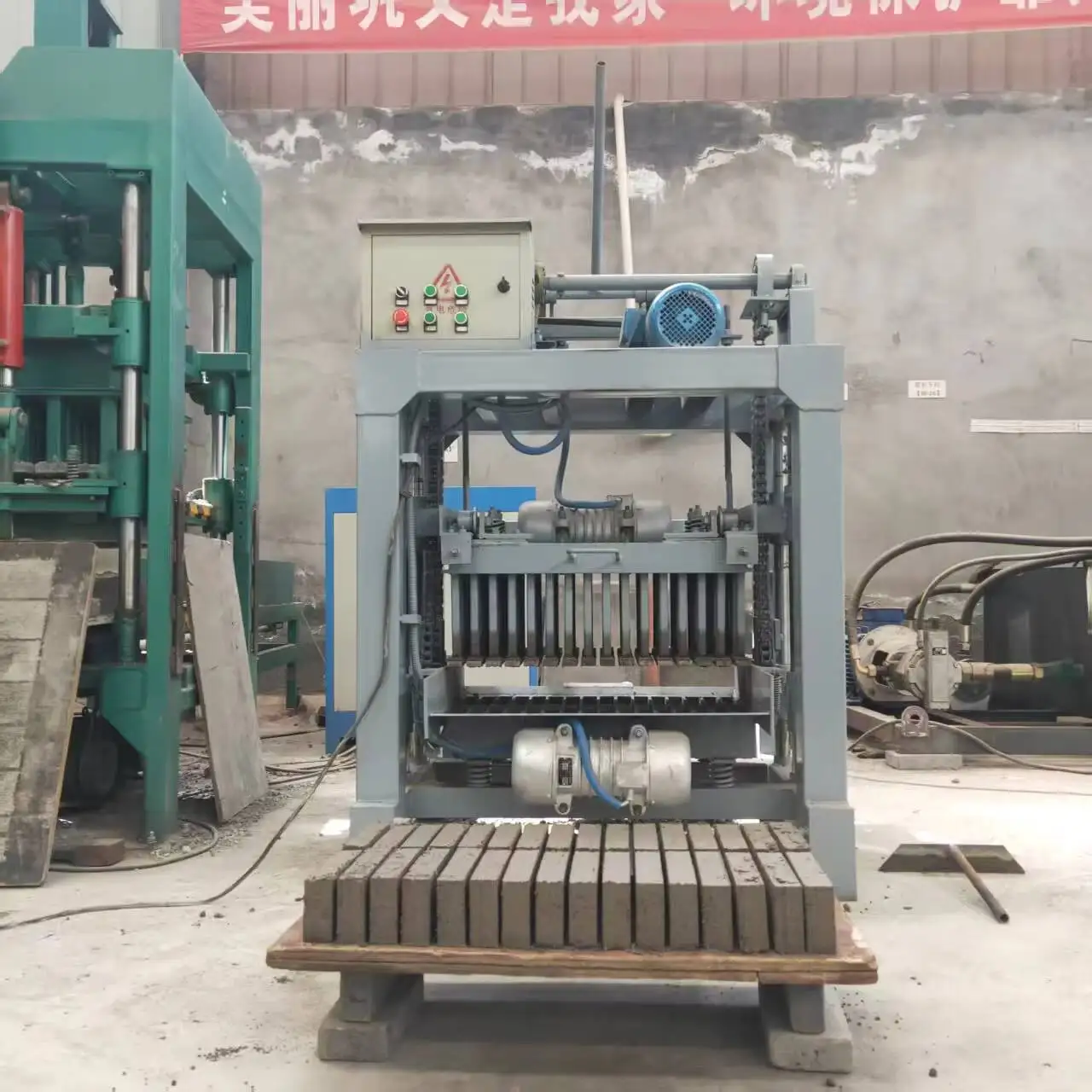 Automatic Concrete Vibrator Hollow Solid Block Mini Brick Making Machine Factory Price