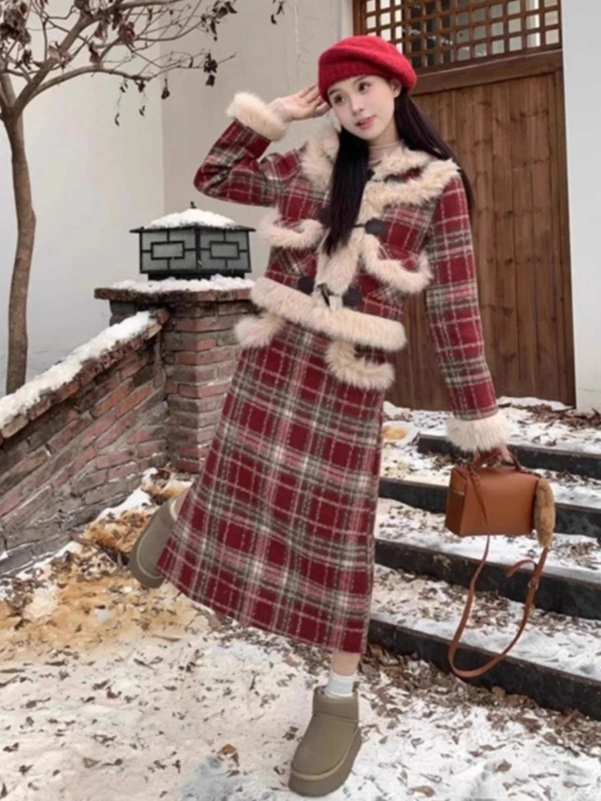 Set Faion da donna invernale Jaet in cotone scozzese rosso e gonna abbinata in pelliccia patchwork Capispalla in due pezzi