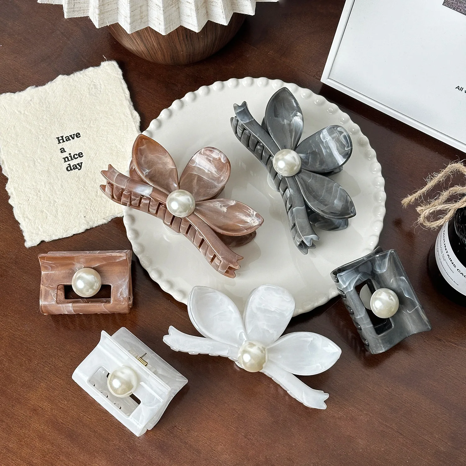 

Retro Oil Painting Texture Floral Hair Clip Versatile Ponytail Shark Clip Luxurious Pearl Hair Accessory