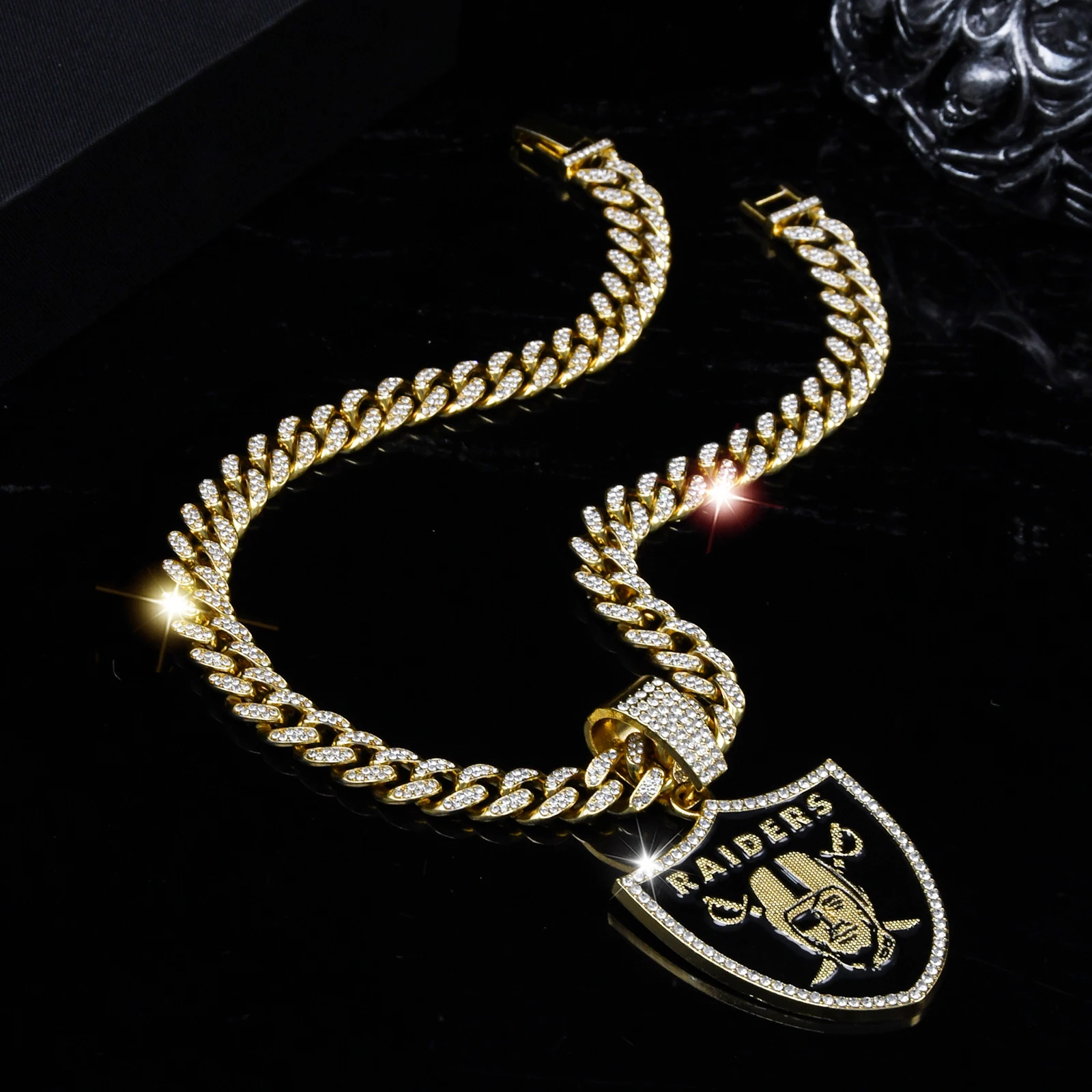 Good Quality Football Necklace Reiders Pendant Necklace for Mens Gold Rhinestone Chain Ice Fashion Jewelry