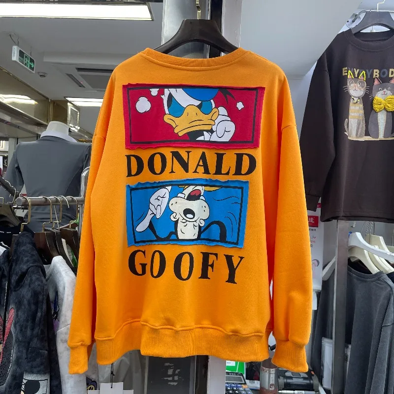 Bluza polarowa z nadrukiem liter i kreskówkowymi aplikacjami, luźny krój, styl Y2k, długi rękaw, okrągły dekolt, kurtka, nowy trend zima 2025.