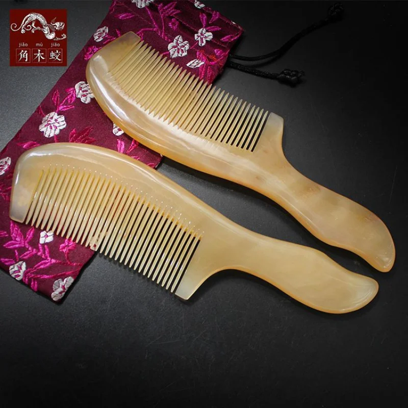 

Handmade thickened handle goat horn comb for massage and hair styling