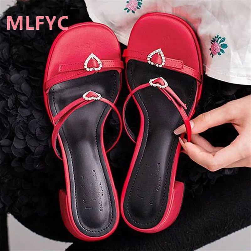 Diamond buckle slippers for women with thick heels and sandals for summer casual beach comfort