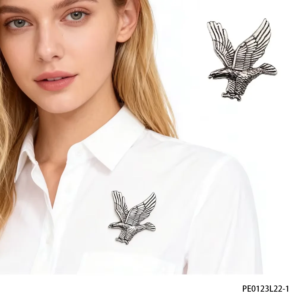 PESENAR Broche estilo vaquero con águila plateada, resistente y elegante, un accesorio táctil que resalta la personalidad