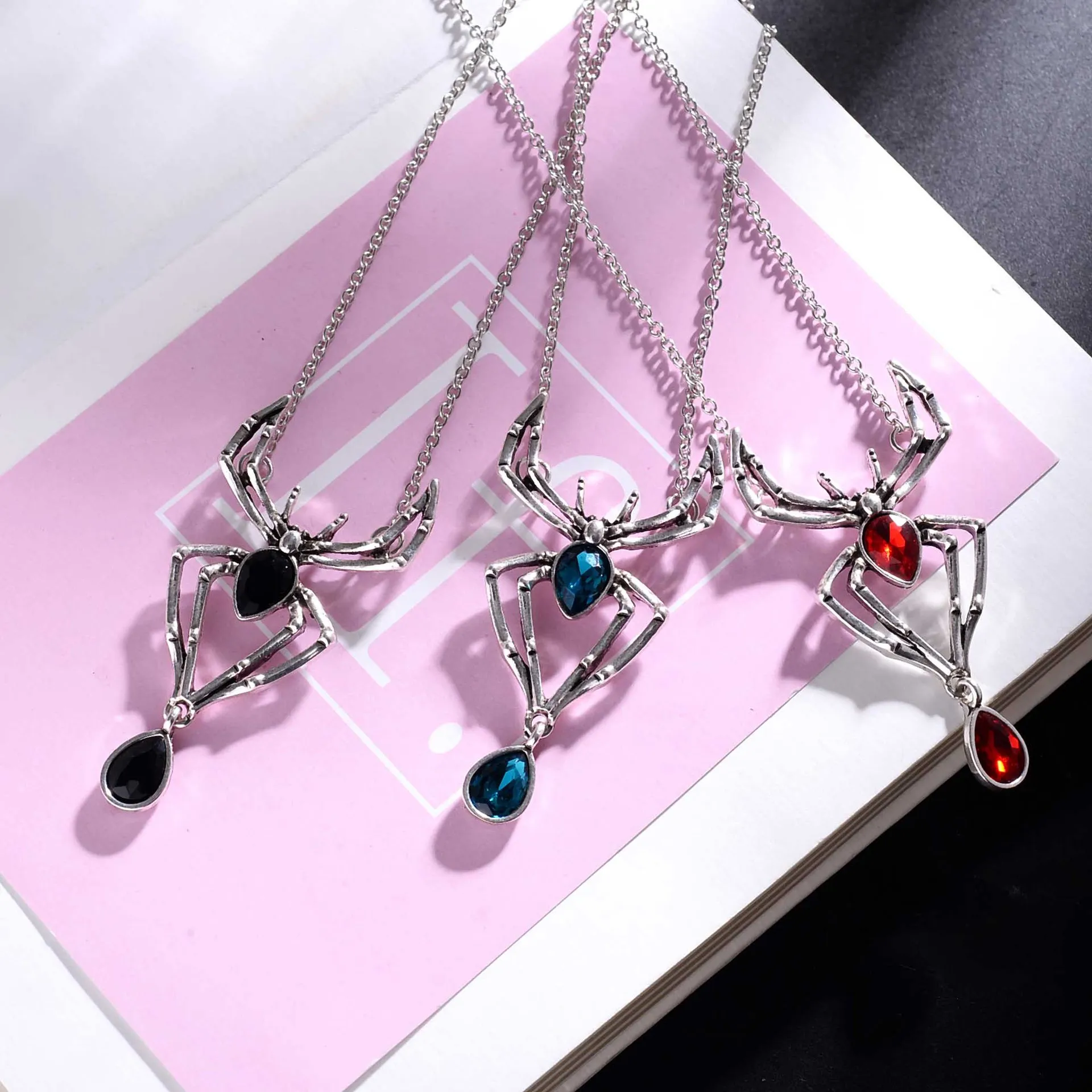 European and American Halloween Series Necklace Creative Zircon Inlaid Spider Pendant Necklace