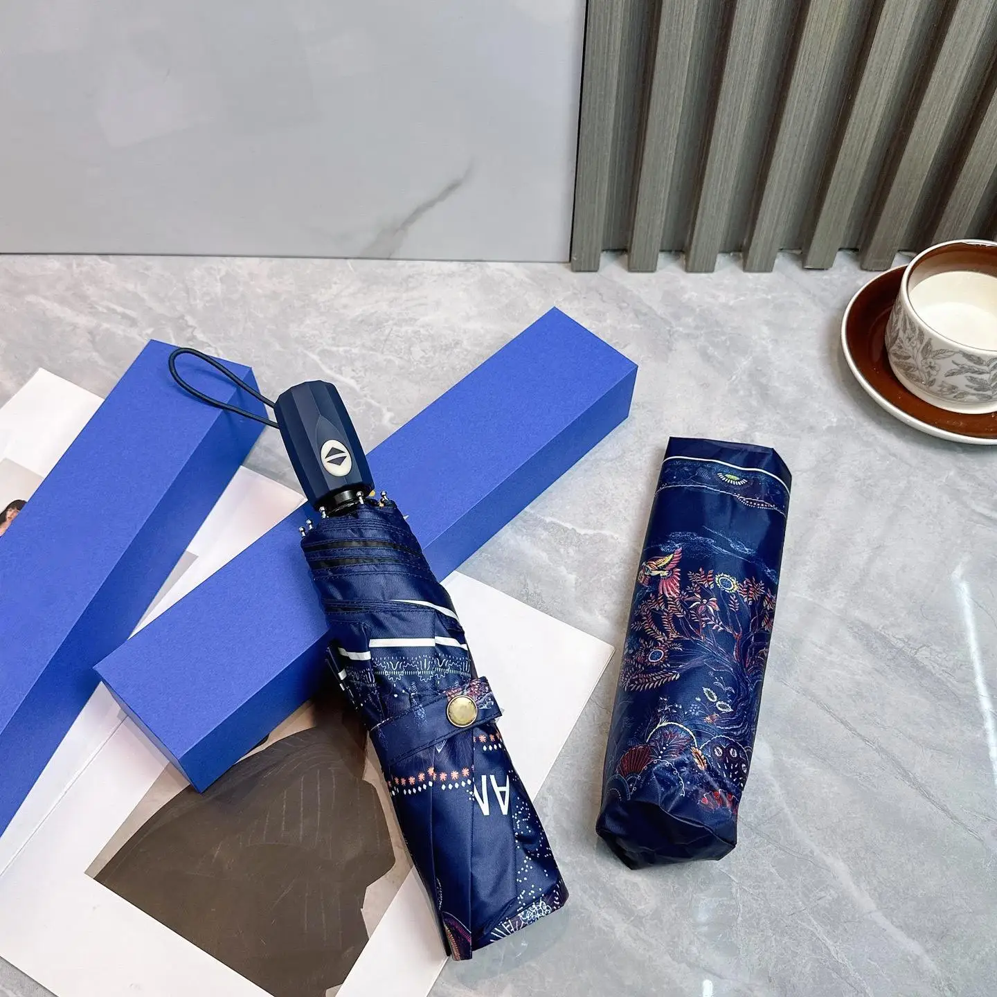 

Высококачественные зонтики. Портативные легкие зонты и складные зонтики. Необходимые для поездок на работу и активного отдыха.