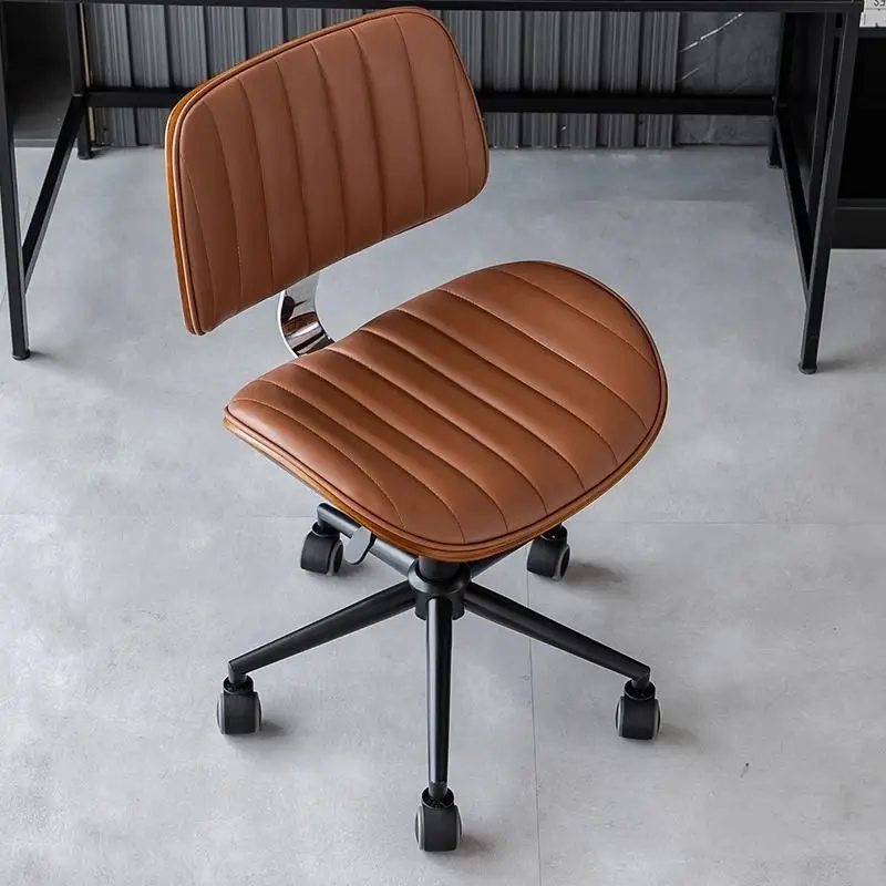 silla-de-oficina-moderna-2026-de-madera-de-nogal-respaldo-medio-ajustable-en-altura-para-espacios-pequenos-con-rayas-verticales-negras-sin-brazos-giratoria-con-ruedas