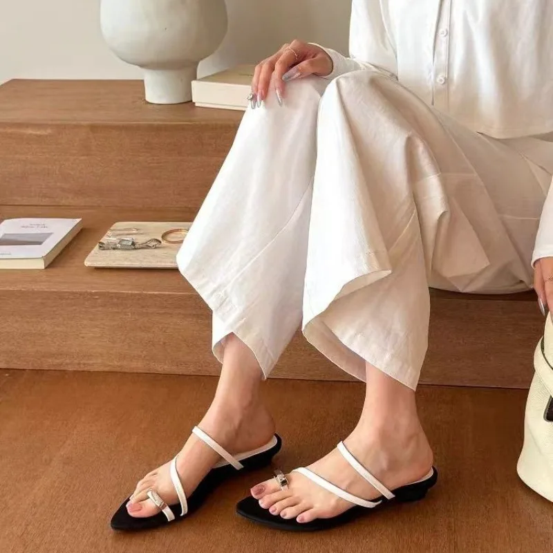 ฤดูร้อนคลิป Toe Flip Flops รองเท้าแตะหญิงเซ็กซี่ Pointed Toe สายบางโรมันผู้หญิงรองเท้าแตะ PLUS ขนาดรองเท้าชายหาดกลางแจ้งผู้หญิง