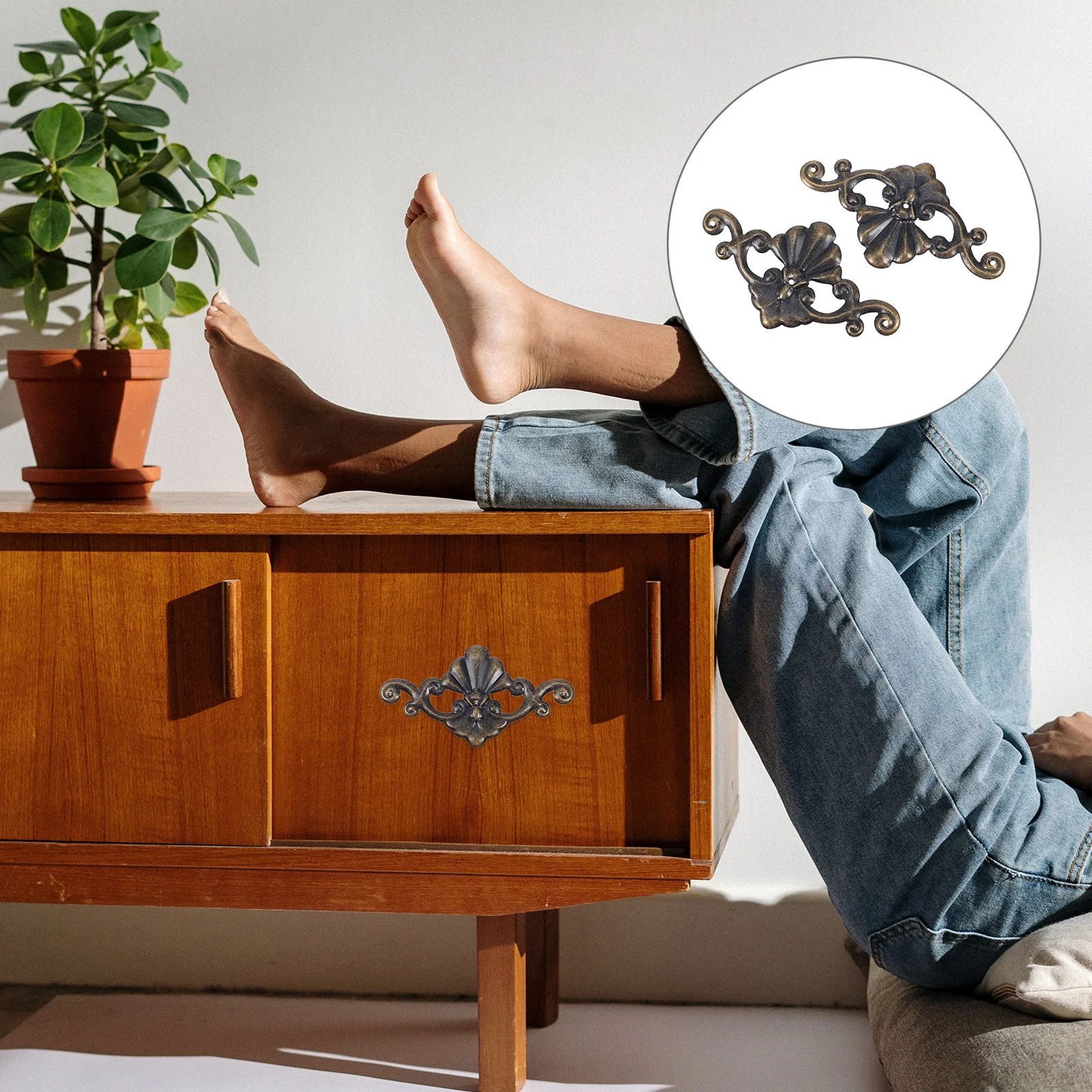 

8Pcs Box Corner Protectors Retro Style Furniture Guards Decorative Covers for Wooden Furniture Desk Jewelry Case DIY