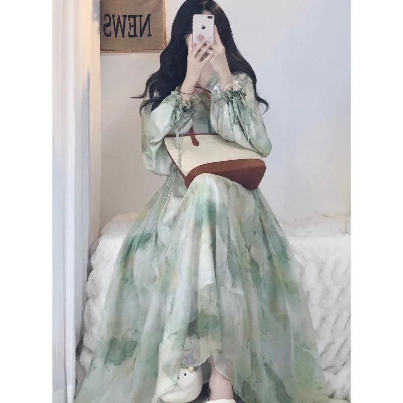 Fall casual dress female 2023 new French long sleeve V-neck high waist skirt floral mid-length fairy tea break dress for women