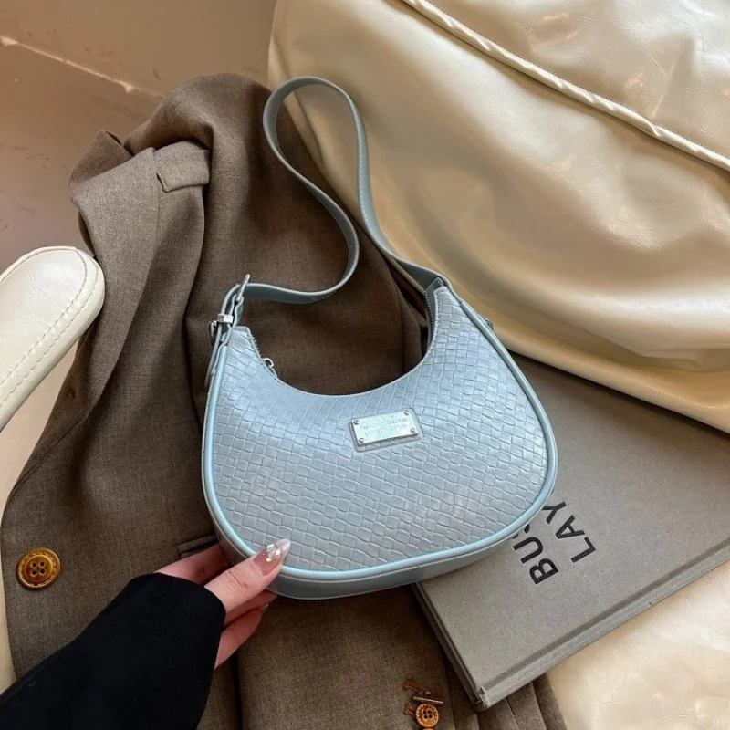 

Famous Designer Leather Women's Messenger Bag Luxury Brand Elegant Classic Fashionable Commuter Daily Bag