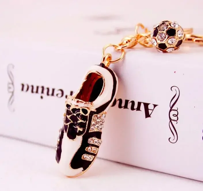 حجر الراين سلاسل المفاتيح كريستال أحذية كرة القدم لسيارة محفظة حقيبة مشبك قلادة Keyrings سلاسل المفاتيح كرة القدم هدية الشحن السريع